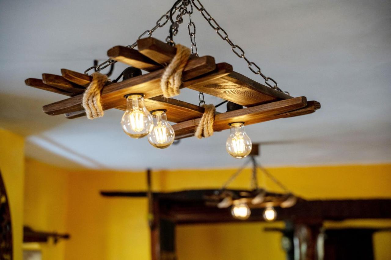 Rising Sun Pub, Restaurant And Rooms Lacock Kültér fotó